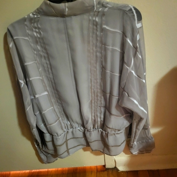 Amazing blouse - Picture 6 of 12